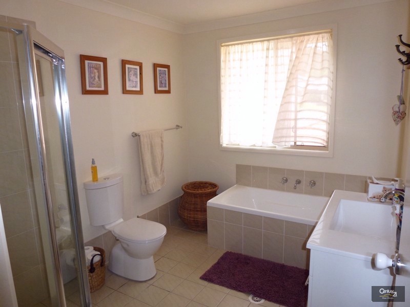 12 Harcourt Parade, Macquarie Hills NSW 2285