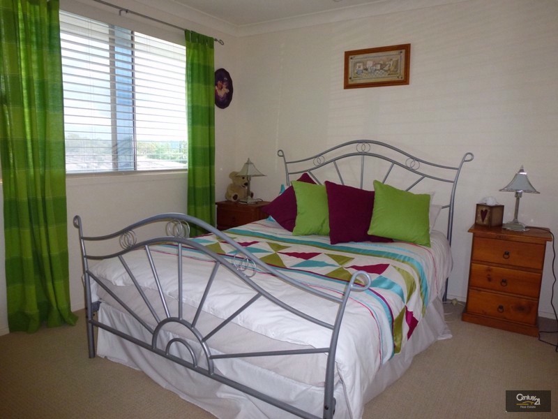 12 Harcourt Parade, Macquarie Hills NSW 2285