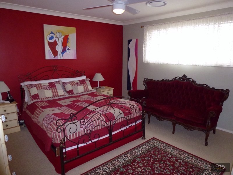 12 Harcourt Parade, Macquarie Hills NSW 2285