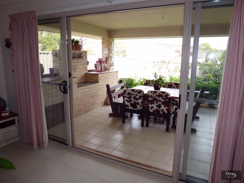 12 Harcourt Parade, Macquarie Hills NSW 2285