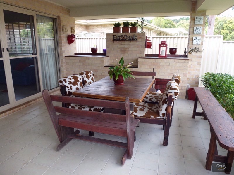 12 Harcourt Parade, Macquarie Hills NSW 2285