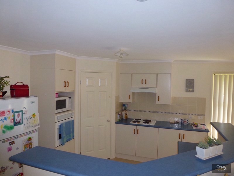 16 Araminta Chase, Cameron Park NSW 2285