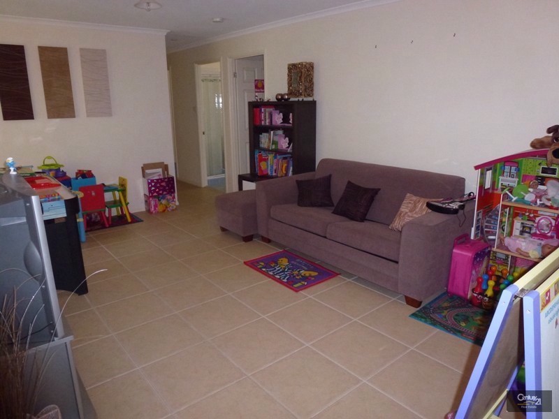 16 Araminta Chase, Cameron Park NSW 2285