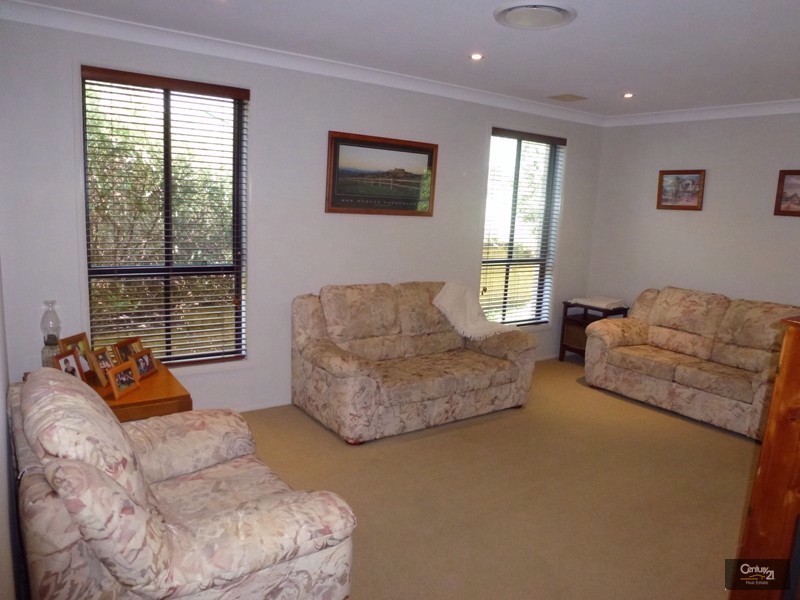 6 Vostok Cove, Cameron Park NSW 2285