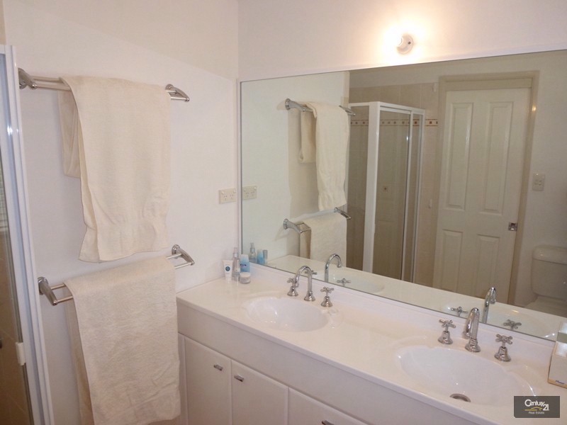 6 Vostok Cove, Cameron Park NSW 2285