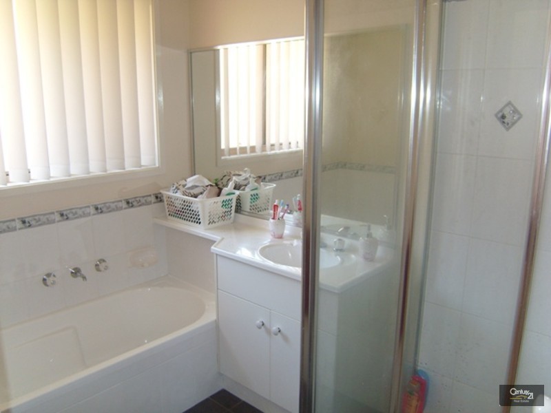 1/3 Lovell Parade, Shortland NSW 2307