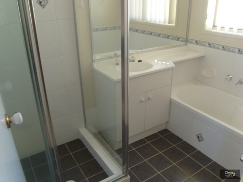 2/3 Lovell Parade, Shortland NSW 2307