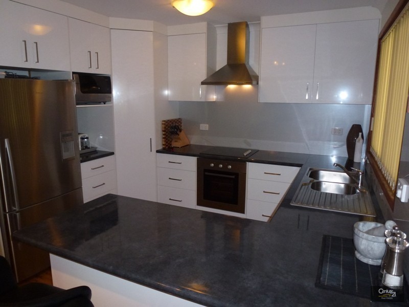 100 Lawson Road, Macquarie Hills NSW 2285