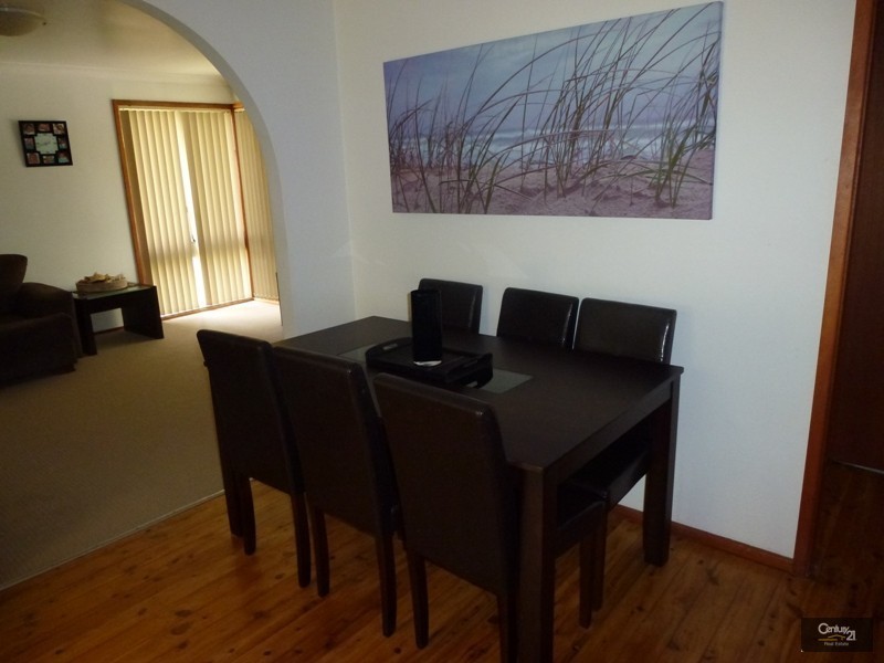 100 Lawson Road, Macquarie Hills NSW 2285