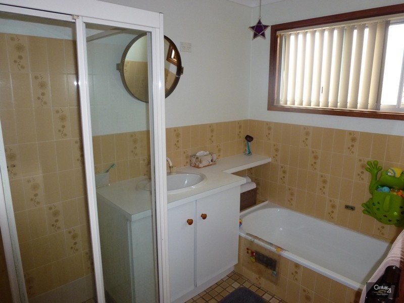 100 Lawson Road, Macquarie Hills NSW 2285