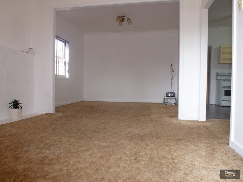 2 Florence Street, Cardiff South NSW 2285