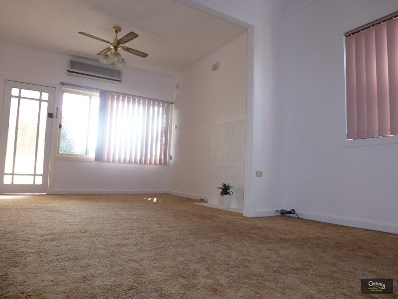 2 Florence Street, Cardiff South NSW 2285