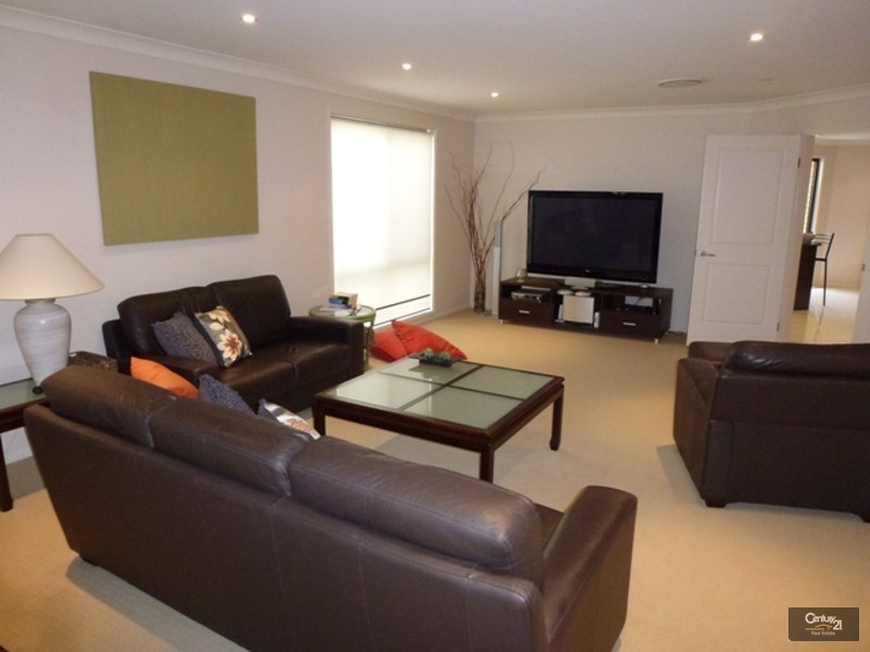 5 Jupiter Circuit, Cameron Park NSW 2285