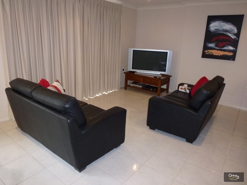 5 Jupiter Circuit, Cameron Park NSW 2285
