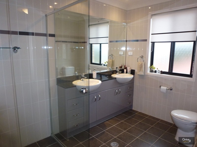5 Jupiter Circuit, Cameron Park NSW 2285