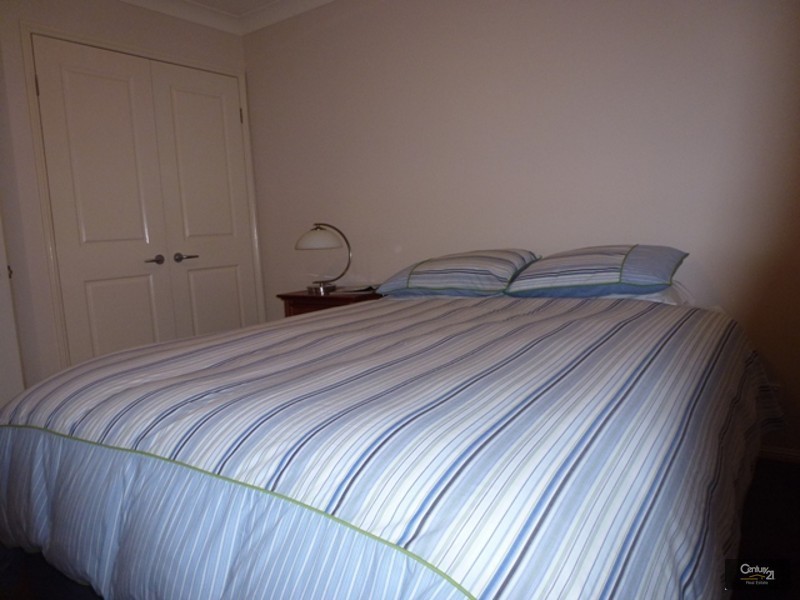 5 Jupiter Circuit, Cameron Park NSW 2285