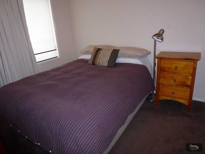 5 Jupiter Circuit, Cameron Park NSW 2285