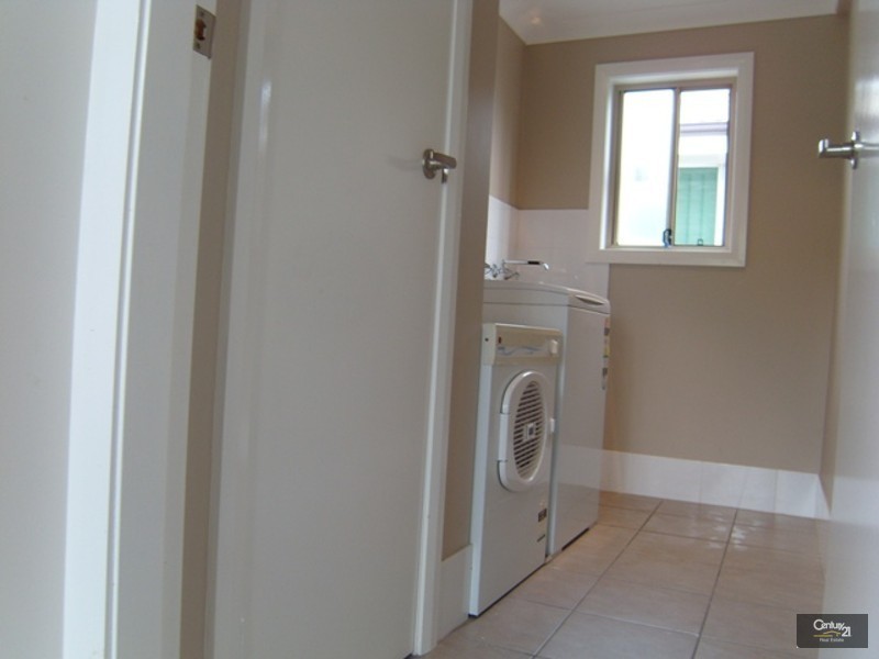 76 Conmurra Circuit, Shortland NSW 2307