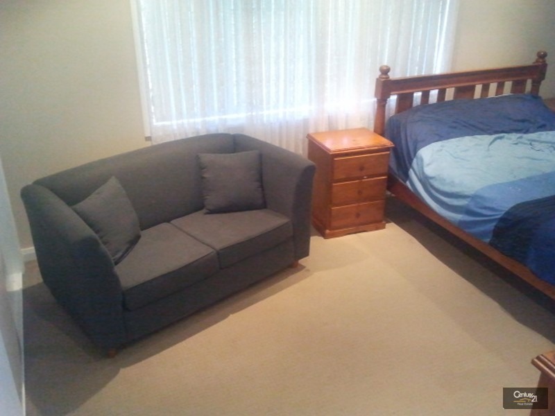 76 Conmurra Circuit, Shortland NSW 2307