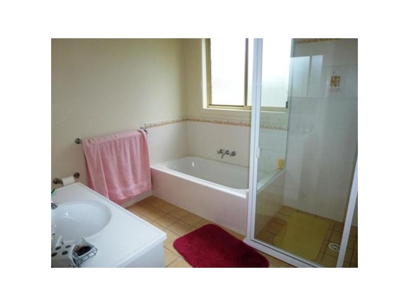 2 Greenock Court, Cameron Park NSW 2285