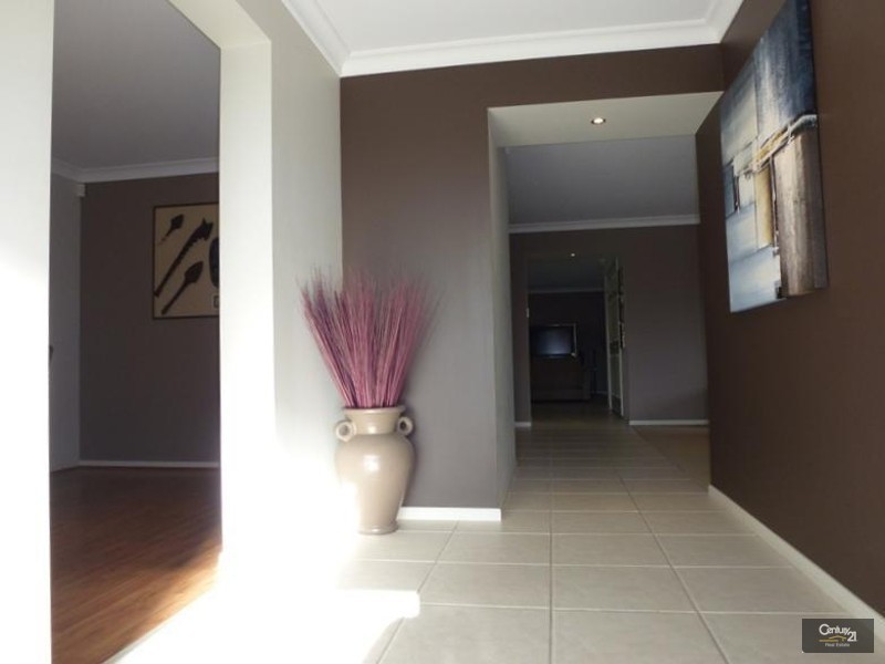 25 Guildford Grove, Cameron Park NSW 2285