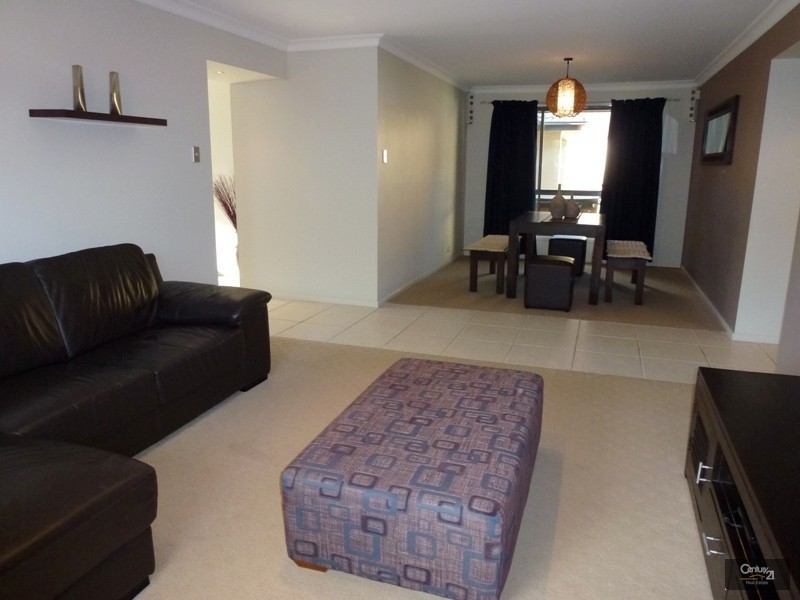 25 Guildford Grove, Cameron Park NSW 2285