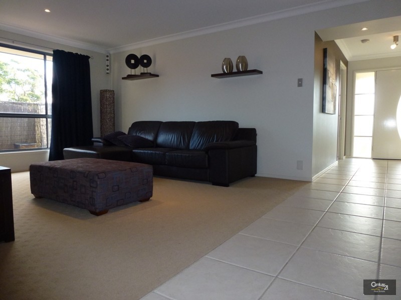 25 Guildford Grove, Cameron Park NSW 2285