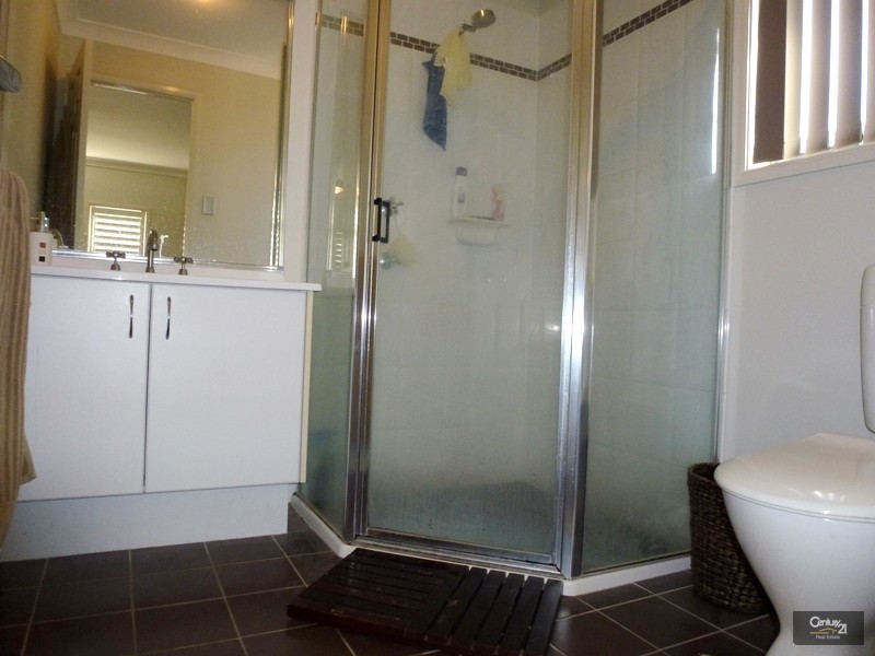 25 Guildford Grove, Cameron Park NSW 2285