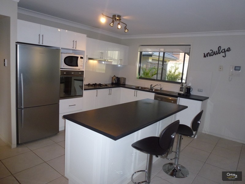 25 Guildford Grove, Cameron Park NSW 2285