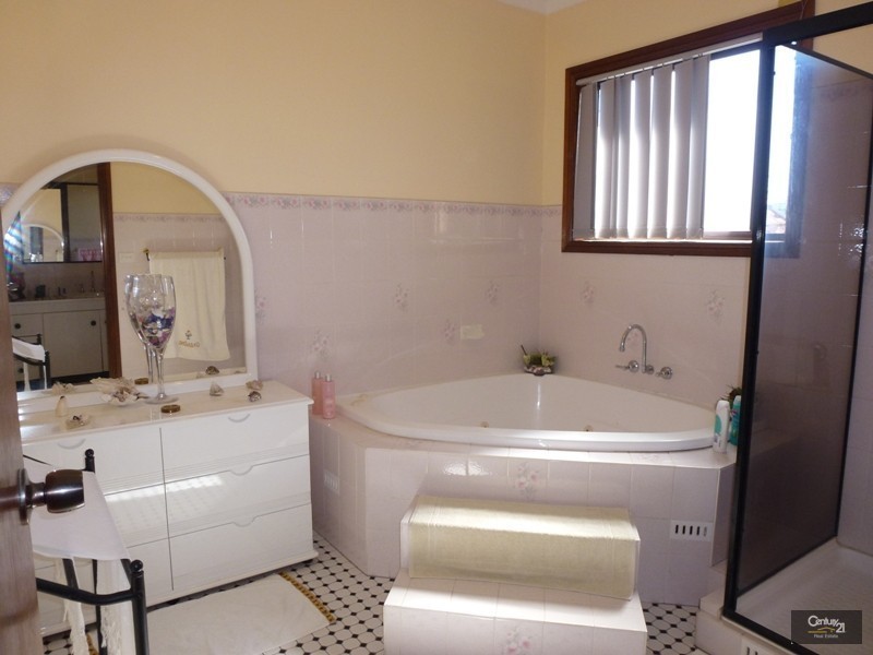 11 Aquarius Avenue, Elermore Vale NSW 2287