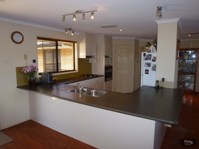 11 Araminta Chase, Cameron Park NSW 2285