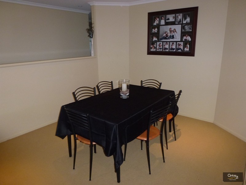 11 Araminta Chase, Cameron Park NSW 2285