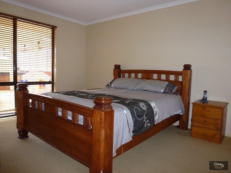 11 Araminta Chase, Cameron Park NSW 2285