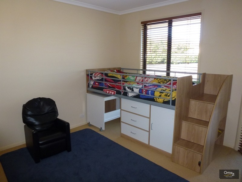 11 Araminta Chase, Cameron Park NSW 2285