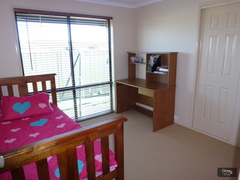 11 Araminta Chase, Cameron Park NSW 2285