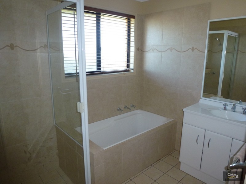 11 Araminta Chase, Cameron Park NSW 2285