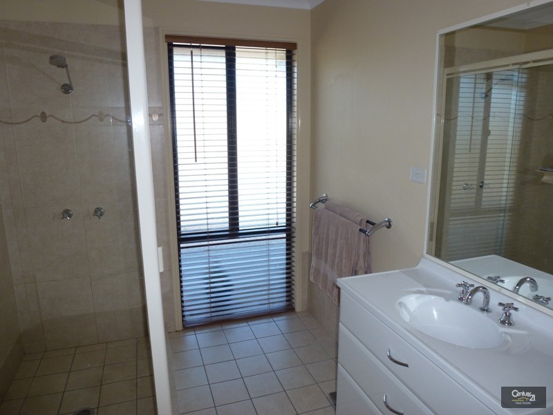 11 Araminta Chase, Cameron Park NSW 2285