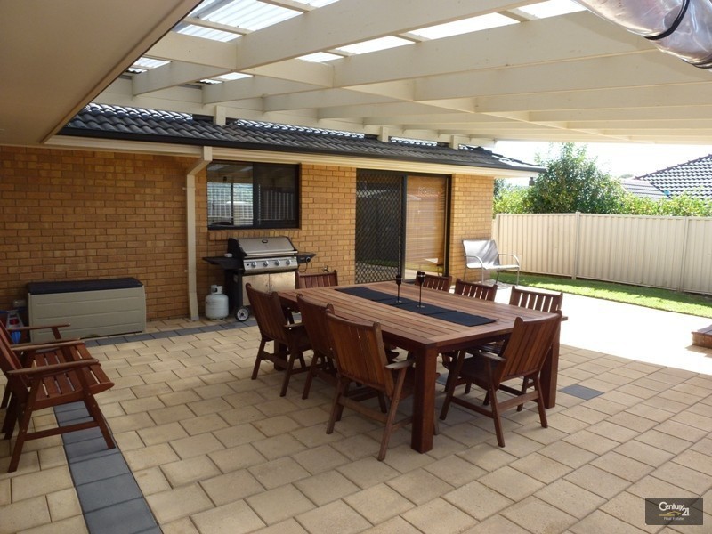11 Araminta Chase, Cameron Park NSW 2285