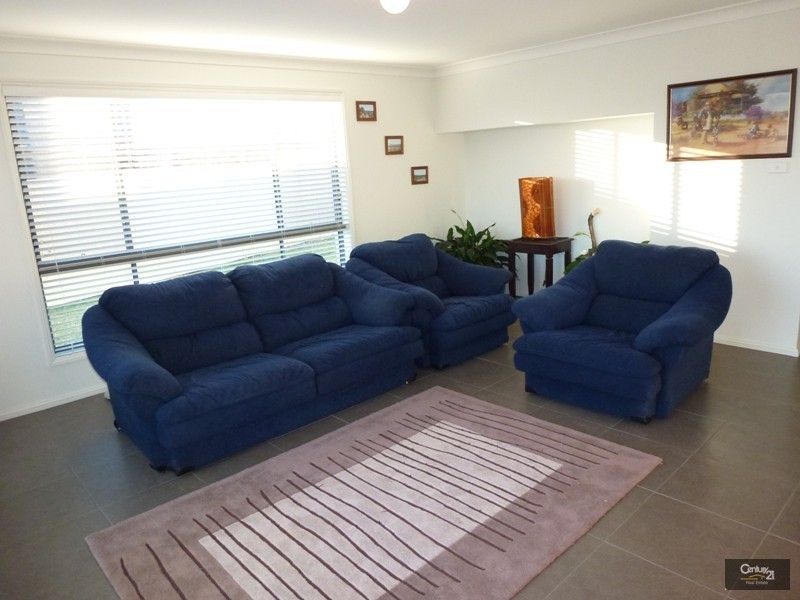 65 Araminta Chase, Cameron Park NSW 2285