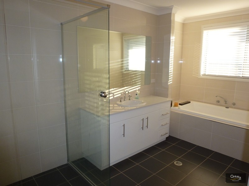 65 Araminta Chase, Cameron Park NSW 2285