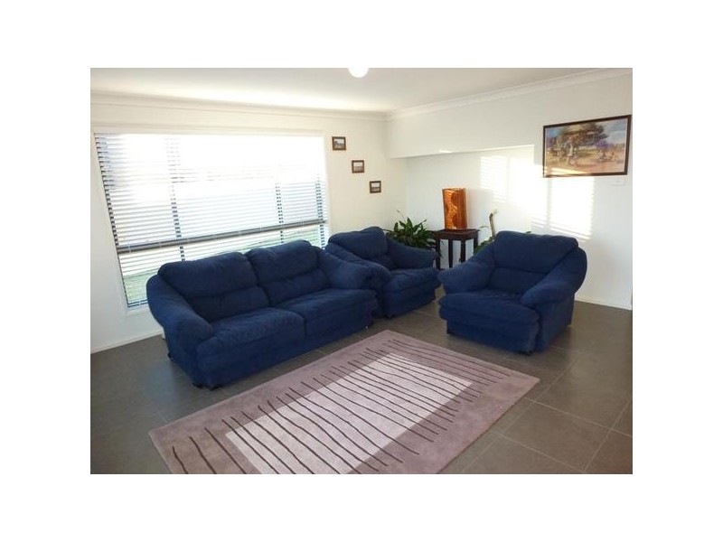 65 Araminta Chase, Cameron Park NSW 2285