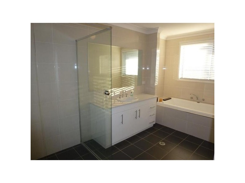65 Araminta Chase, Cameron Park NSW 2285