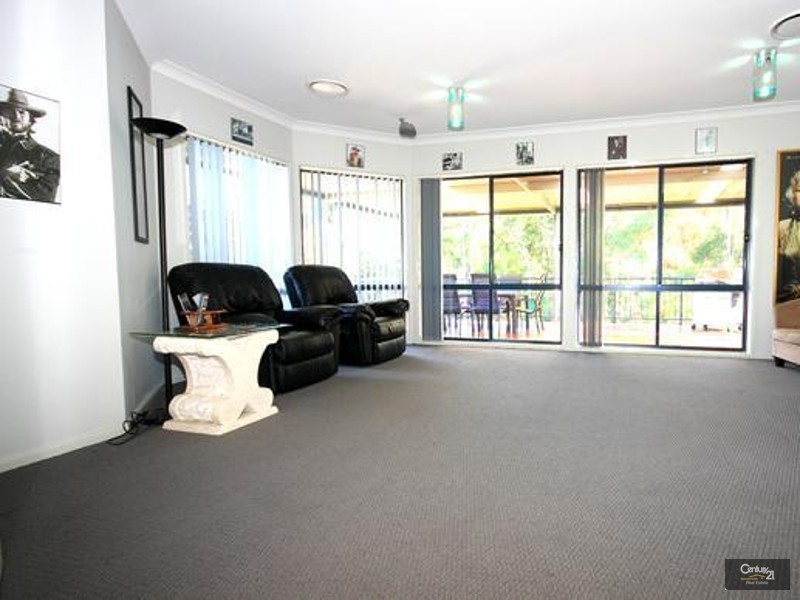 27 Hadlow Drive, Cameron Park NSW 2285