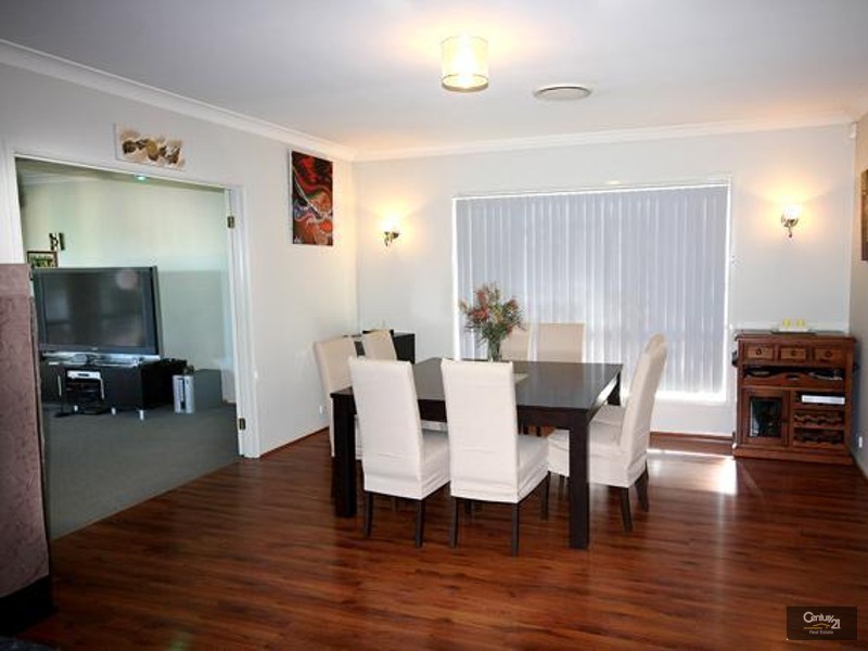 27 Hadlow Drive, Cameron Park NSW 2285