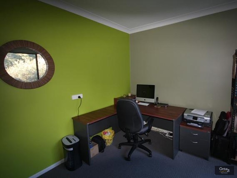 27 Hadlow Drive, Cameron Park NSW 2285