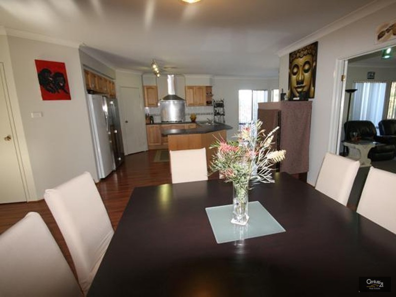 27 Hadlow Drive, Cameron Park NSW 2285