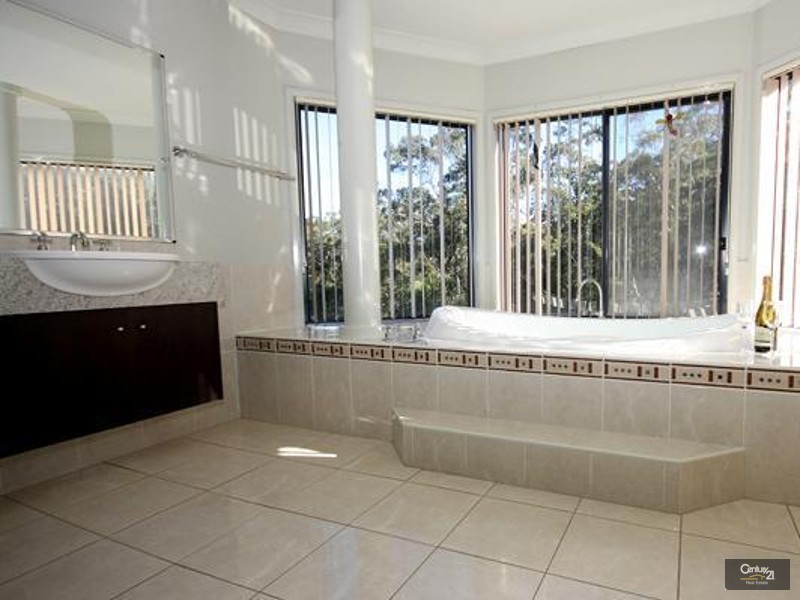 27 Hadlow Drive, Cameron Park NSW 2285