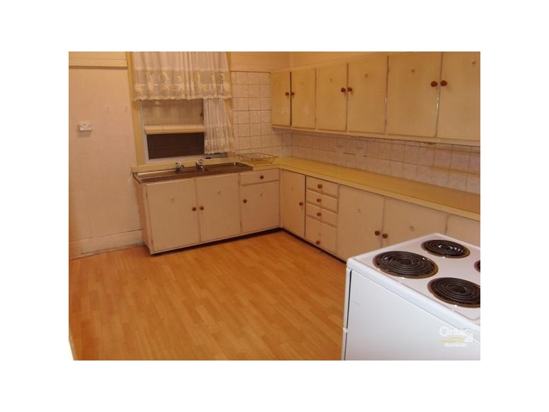 8 Harrison Street, Cardiff NSW 2285