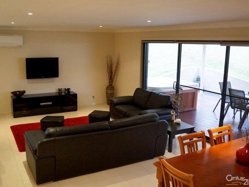 22 Jupiter Circuit, Cameron Park NSW 2285