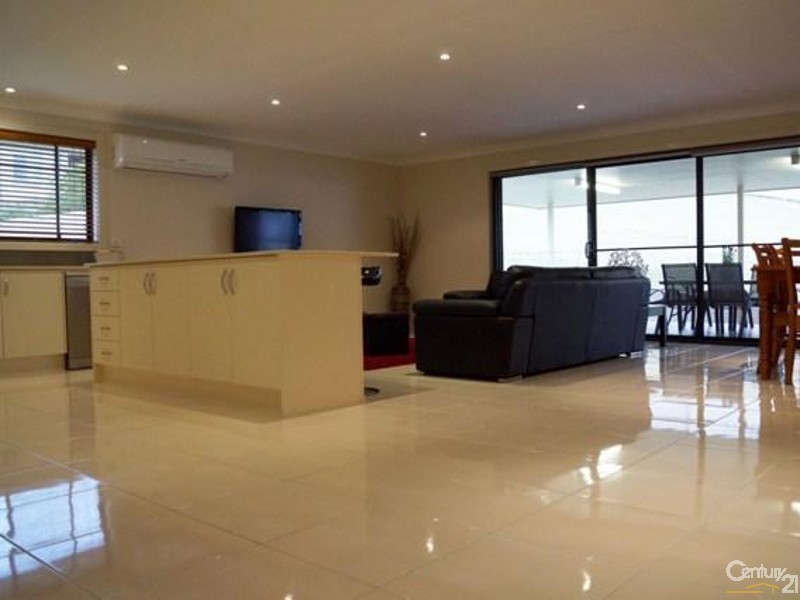 22 Jupiter Circuit, Cameron Park NSW 2285